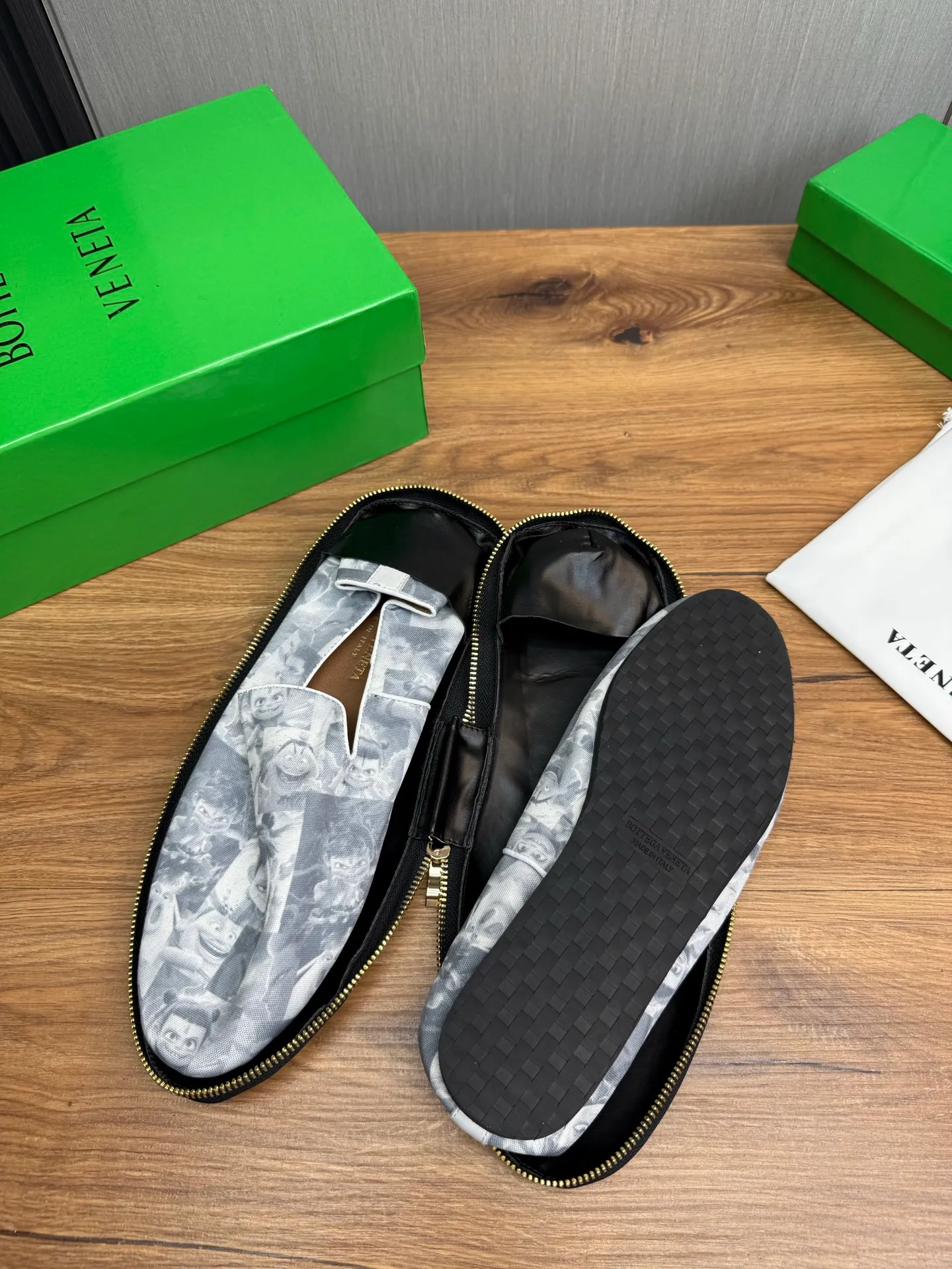 Men's shoes 💰460💰 BV - popular wallet shoes 👟 Casual, fashionable and comfortable 🔗 Good partner for travel ✅ Imported Nezha series printed fabric + imported cowhide. Original rubber outsole, available all year round 👏 Size: 38-45 (38.45 custom-made, non-refundable)